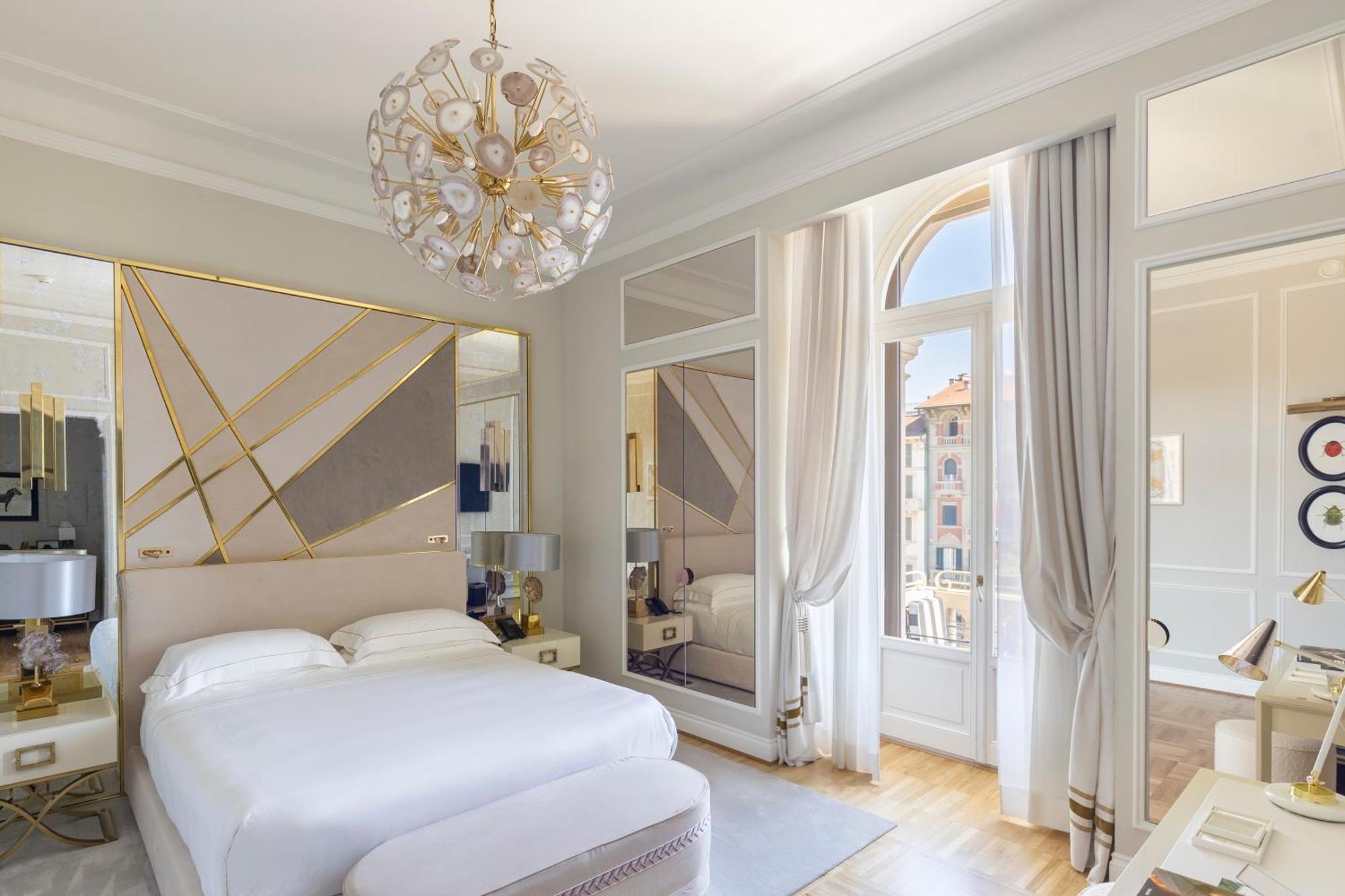 Deluxe Dreibettzimmer mit seitlichem Meerblick